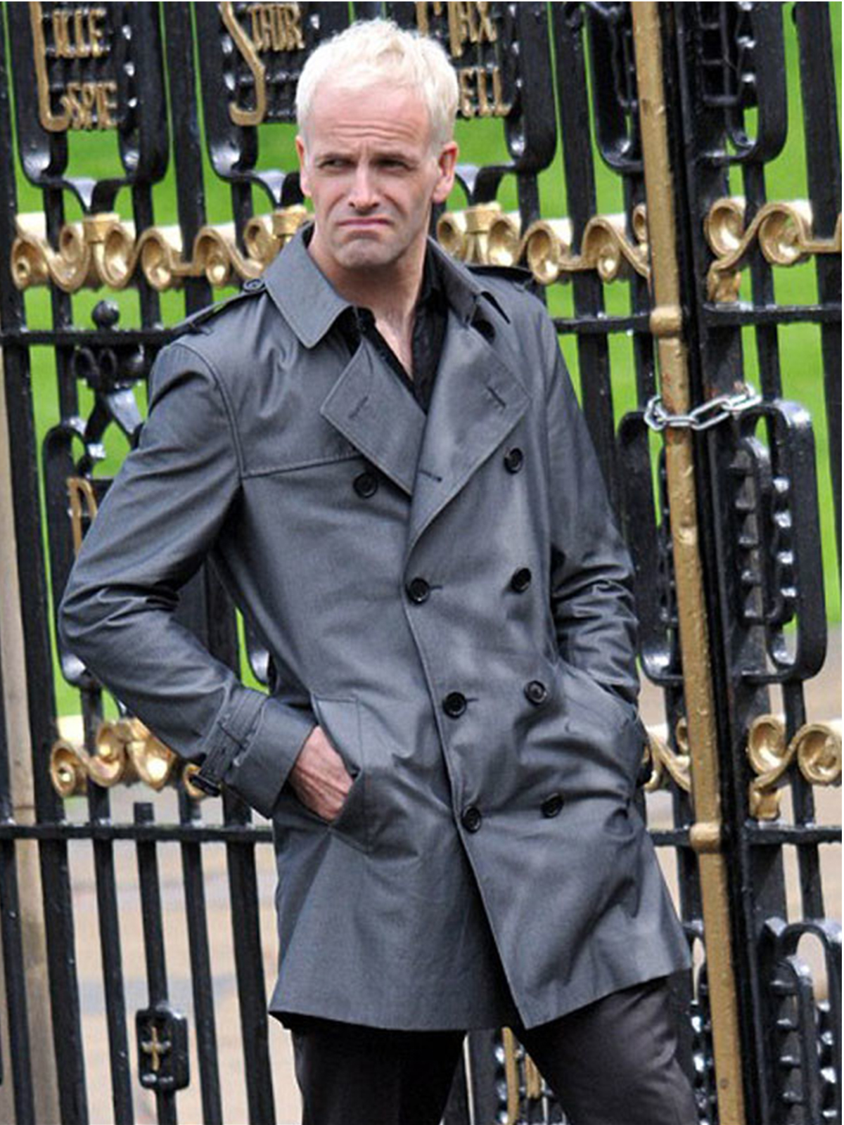 Jonny Lee Miller Coat wear in T2 Trainspotting